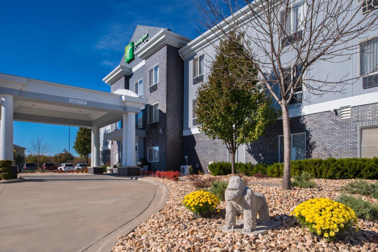 Holiday Inn Express & Suites Pittsburg By Ihg Exterior foto