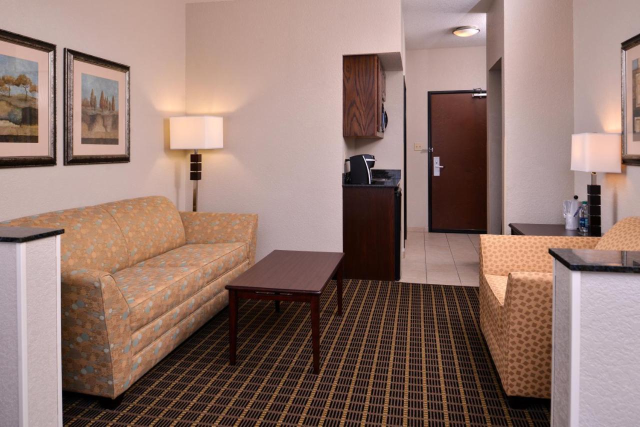 Holiday Inn Express & Suites Pittsburg By Ihg Exterior foto