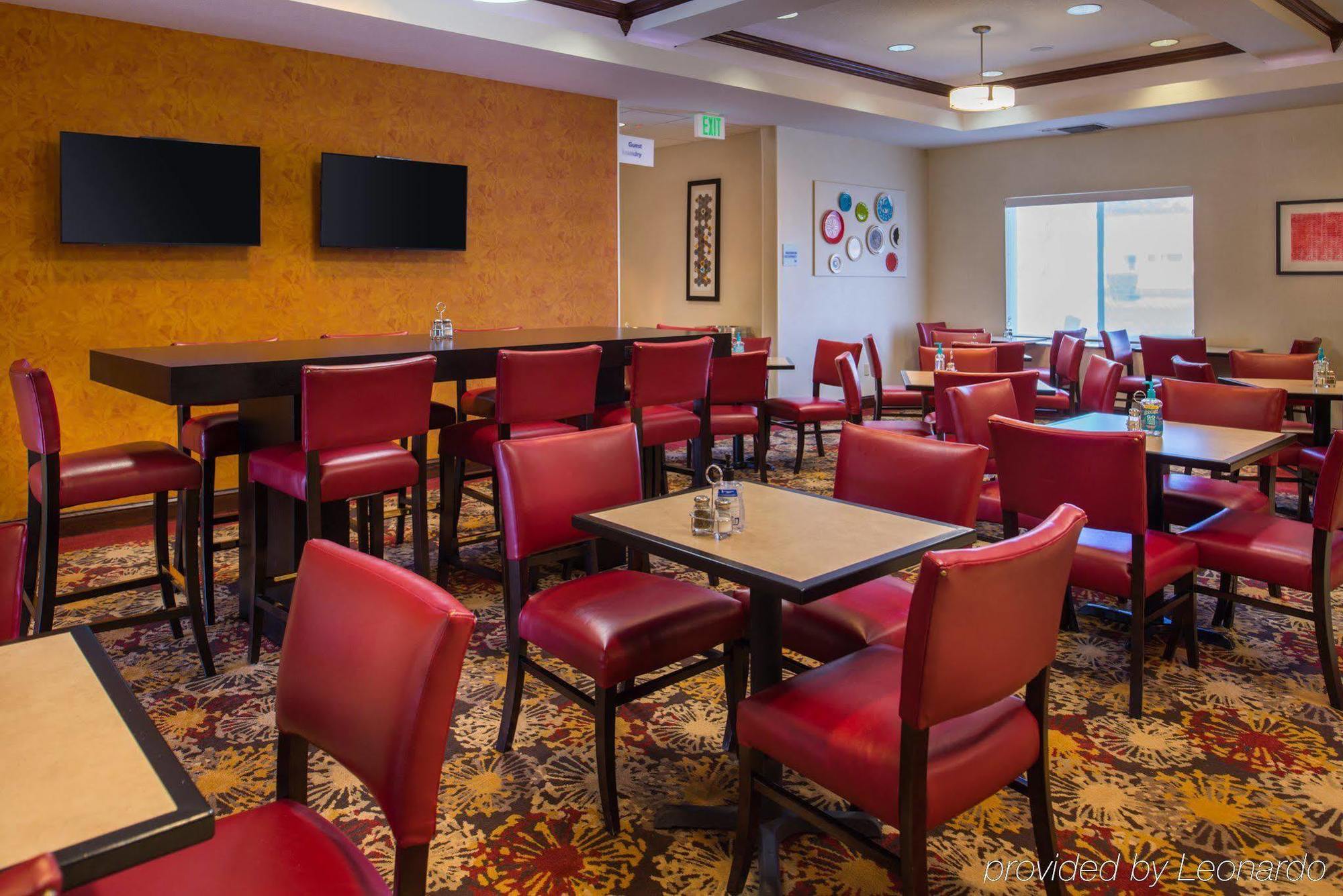 Holiday Inn Express & Suites Pittsburg By Ihg Exterior foto